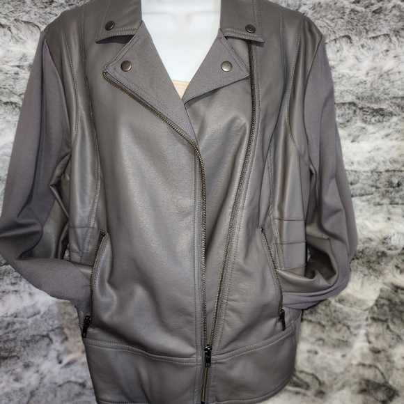 NEW TORRID GREY MIXED MEDIA MOTO JACKET - Picture 1 of 12